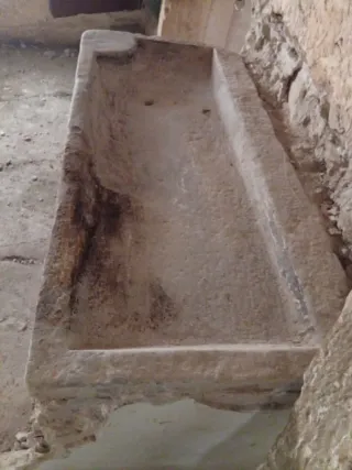 Pica de piedra fregadero antiguo