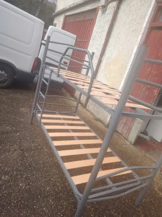 Litera metálica con somieres de madera
