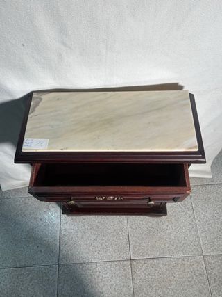 Mueble de entrada con mármol