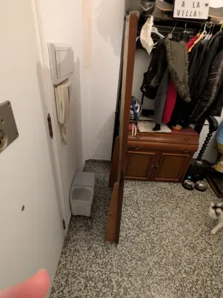 Espejo de madera con marco decorado