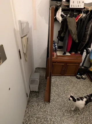 Espejo de madera con marco decorado