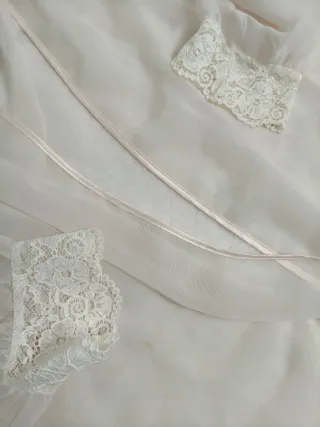 Camisón y bata rosa palo y  encaje de guipur beige