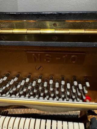 Piano de pared KAWAI NS 10