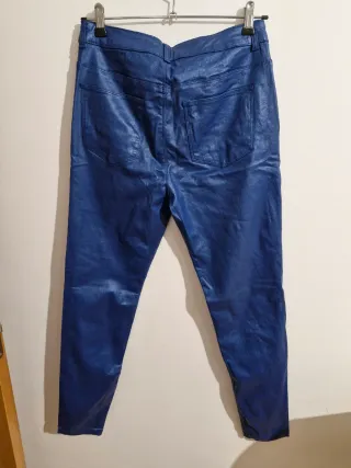 Pantalón azul efecto piel C&A