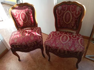 Sillas barrocas tapizadas rojo y dorado