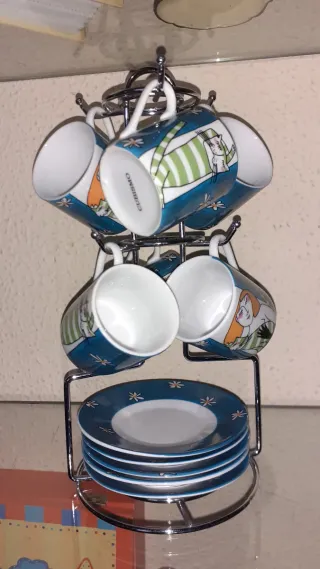 Juego de tazas y platos de porcelana