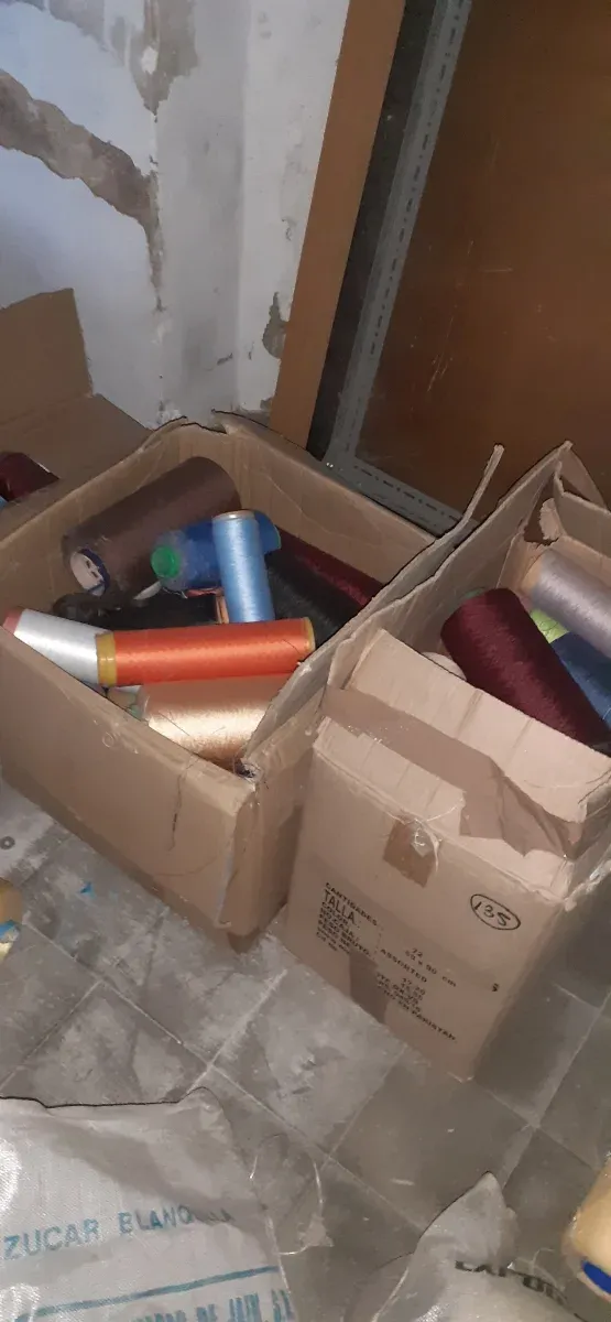 Lote conos y bobinas de hilo