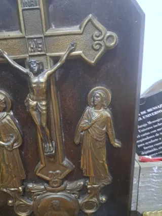 Cruz de escritorio madera y metal 1930