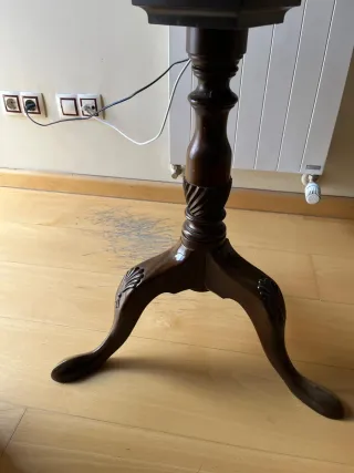 Mesa velador antigua de madera