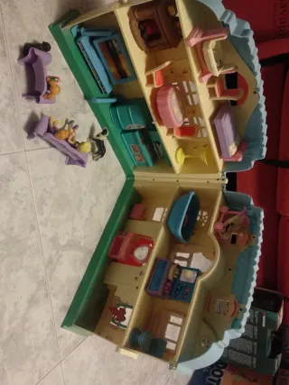 Casita de muñecas de plástico