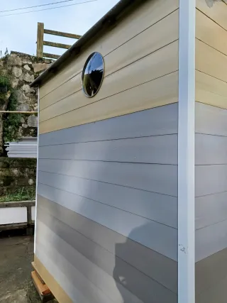 Caseta de jardín de plástico y madera