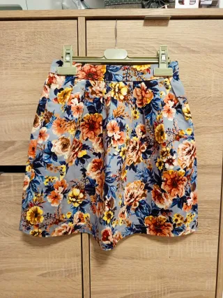 Falda Stradivarius Talla 32. OFERTAAAAAA