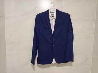 Traje azul  con camisa blanca