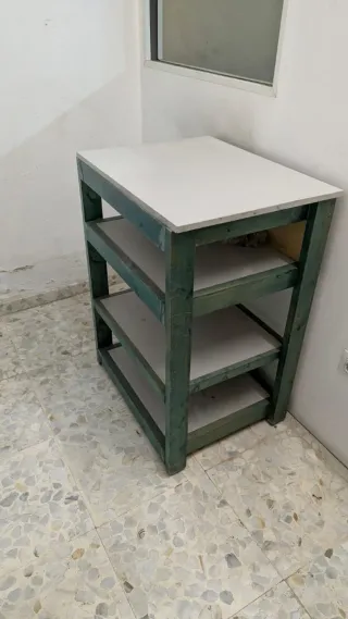 Mostrador de madera y metal