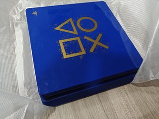PS4 Slim Azul Días de Juego + 2 mandos