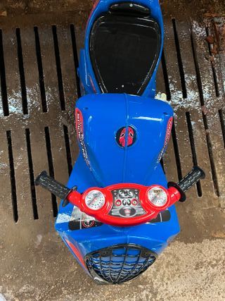 Moto de juguete Spiderman azul