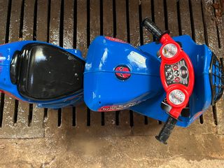 Moto de juguete Spiderman azul
