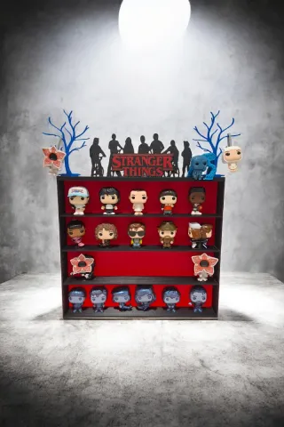 Expositor Stranger Things Kinder Joy