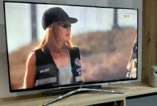 Televisión Samsung Negra y Plateada, Smart TV 48"