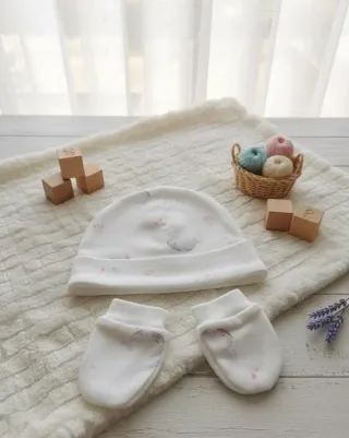 Gorrito y manoplas para bebé