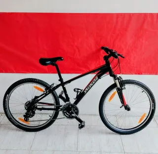 Bicicleta Specialized Infantil Negra de 24