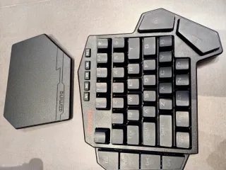 Teclado Mecánico Redragon K585Diti RGB