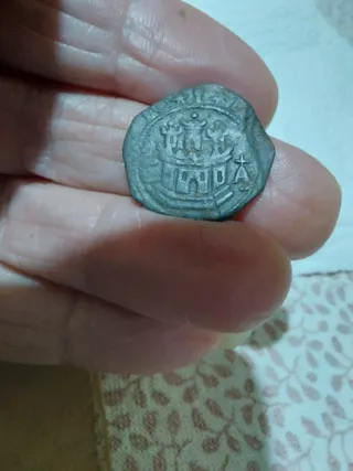 Moneda antigua con castillo