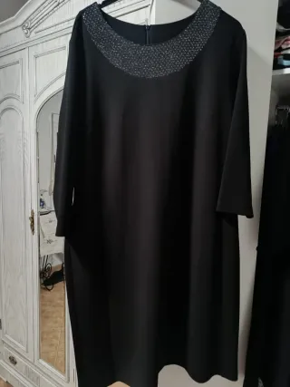 Vestido negro con pedrería