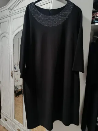 Vestido negro con pedrería
