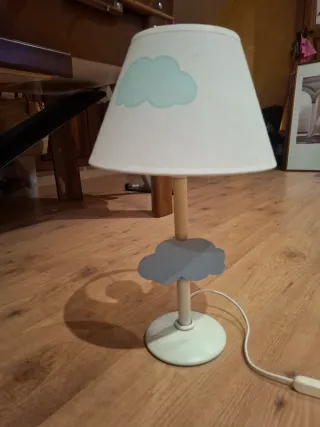 Lámpara infantil con nubes