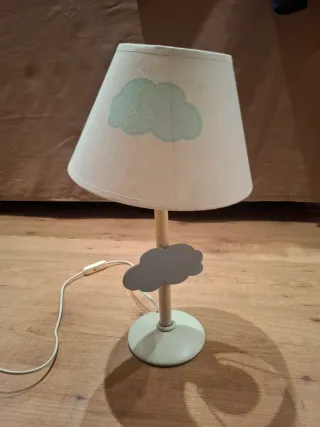 Lámpara infantil con nubes