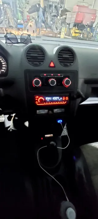 Volkswagen Caddy 2011