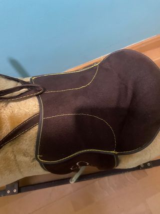 Caballo balancín de peluche