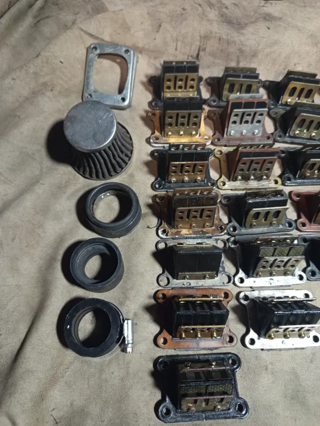 Cajas de láminas y toberas para moto