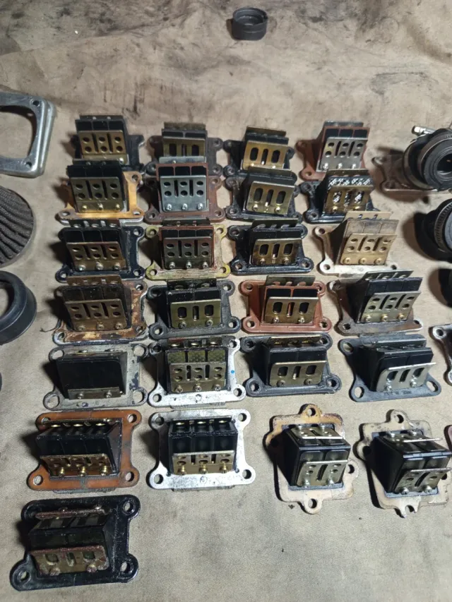 Cajas de láminas y toberas para moto