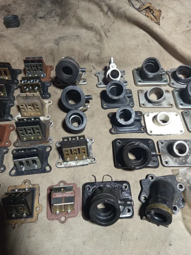 Cajas de láminas y toberas para moto