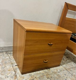 Letto singolo con rete, materasso e comodino