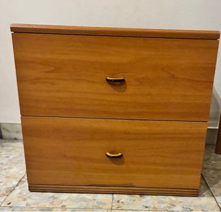 Letto singolo con rete, materasso e comodino