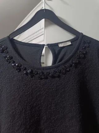 Vestido negro corto con pedrería