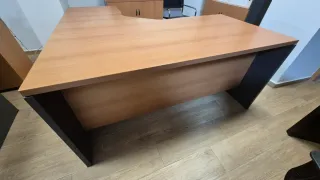 Mesa de oficina L con cajonera