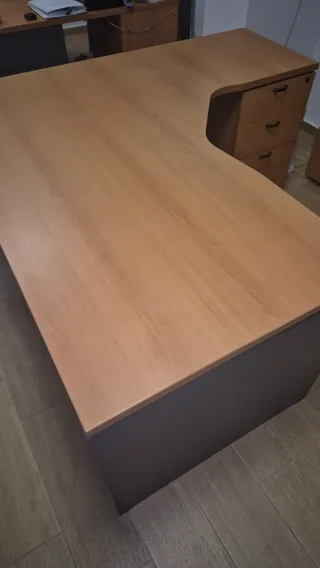 Mesa de oficina L con cajonera