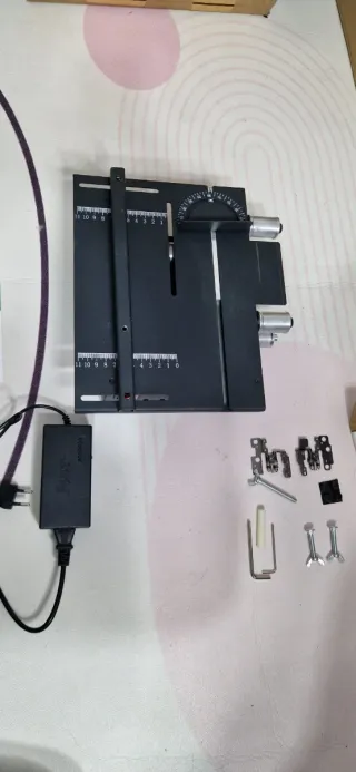 Mini sierra de mesa y lijadora