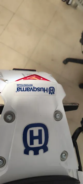 Piloto trasero husqvarna norden 901