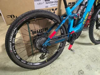 Bicicleta Cube Stereo Hybrid 160