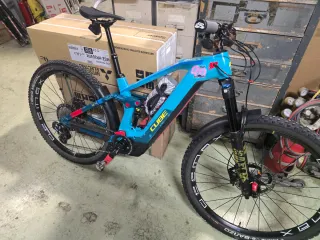 Bicicleta Cube Stereo Hybrid 160