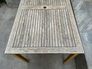 Mesa de madera maciza para exterior