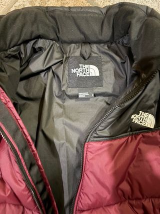 Piumino The North Face nero e bordeaux