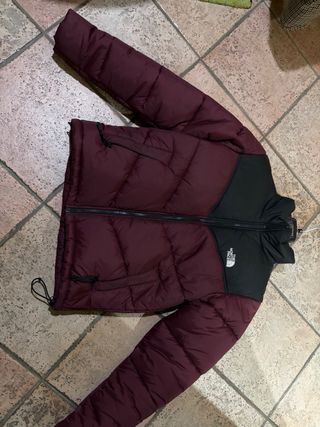 Piumino The North Face nero e bordeaux