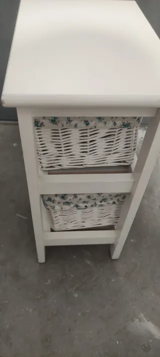 Mesita Auxiliar con Cestas Blancas.Son dos