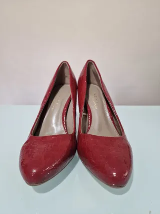 Zapatos de tacón rojos
